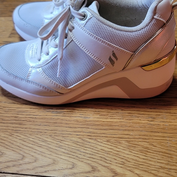 million air up there skechers SchoolPro: Best School Management